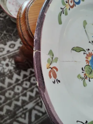 Plato decorativo floral pintado a mano
