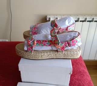 Sandalias plataforma piel floral T.39