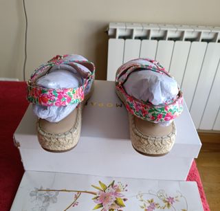 Sandalias plataforma piel floral T.39