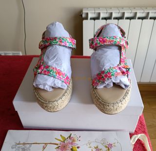 Sandalias plataforma piel floral T.39