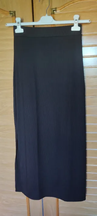 Falda larga negra acanalada