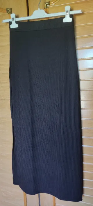 Falda larga negra acanalada