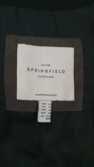 Cazadora verde con cordón ajustable