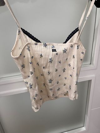 Top Pull&Bear crema flores  talla M