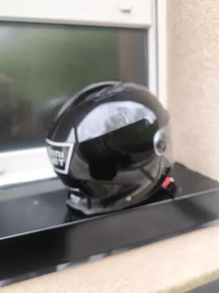 Cascos de moto uno  negro, otro azul con visera
