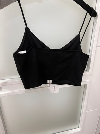 Top negro Stradivarius abertura talla M