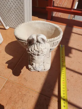 Lote Jardinera de piedra decorativa con burro