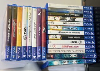 (PlayStation 4) Con mandos, juegos y micros.