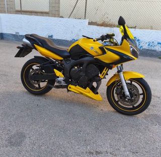 Yamaha FZ6 600cc Sportbike Amarilla