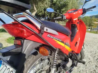 Honda Innova 125 Carburación Roja