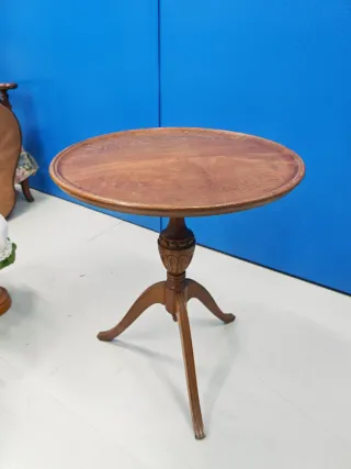 Mesita auxiliar de madera