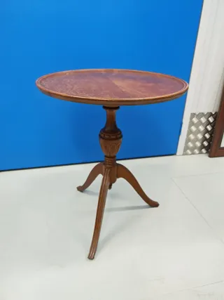 Mesita auxiliar de madera