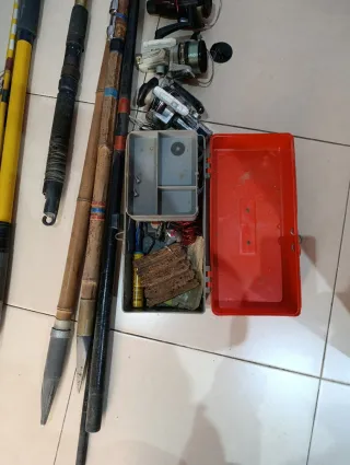 Set di canne da pesca e accessori