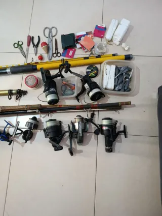 Set di canne da pesca e accessori