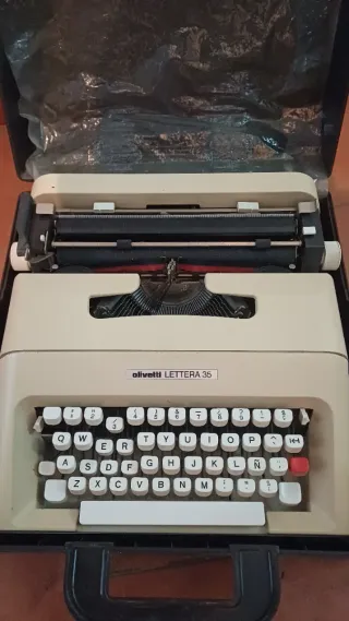 Máquina de escribir Olivetti Lettera 35