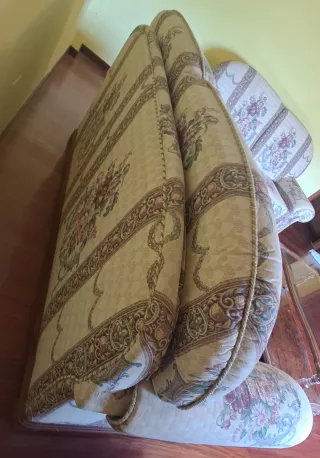 2 Sofás de 2 plazas  tapizado floral madera maciza