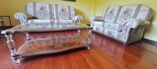 2 Sofás de 2 plazas  tapizado floral madera maciza