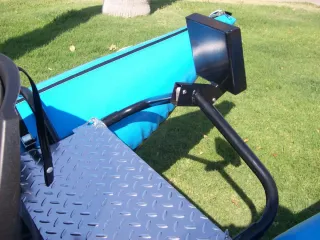 Catamaran de pesca Outcast Discovery 9' *COMO NUEV