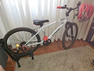 Bicicleta con casco y soporte niños 7 a 11 años