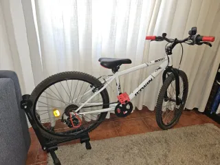 Bicicleta con casco y soporte niños 7 a 11 años