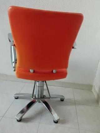 Sillón de peluquería naranja