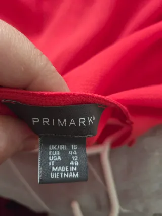 Blusa roja con botones