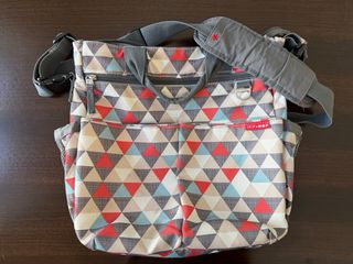 Bolso Pañalero Skip Hop diseño Geométrico