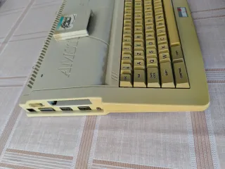 Amstrad 6128 plus ( monitor no incluido)