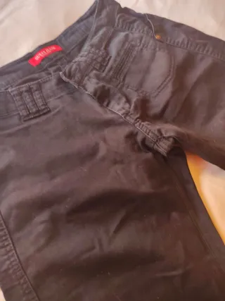 Pantalón negro Guess