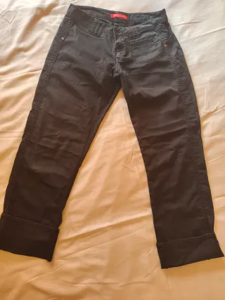 Pantalón negro Guess
