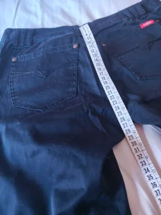 Pantalón negro Guess