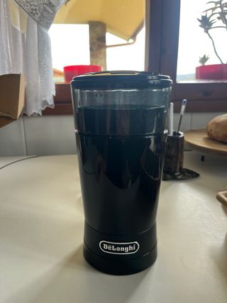 Cafetera De'Longhi Dedica EC685BK + Molinillo