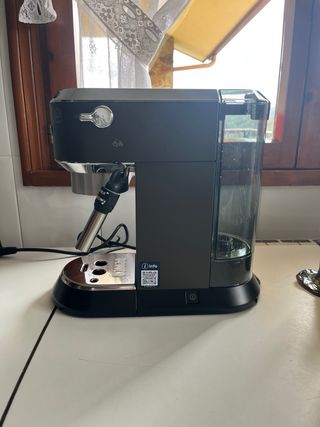 Cafetera De'Longhi Dedica EC685BK + Molinillo