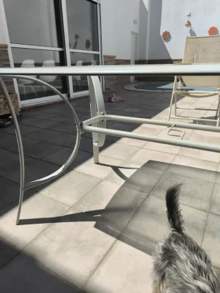 Tavolo da esterno in metallo e vetro con 4 poltrone