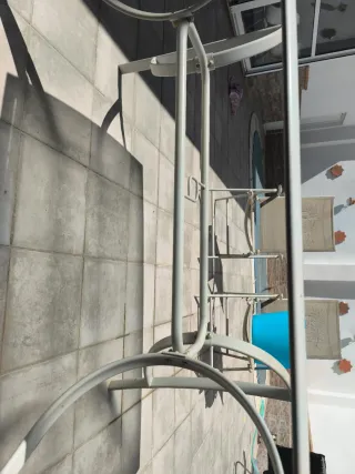 Tavolo da esterno in metallo e vetro con 4 poltrone