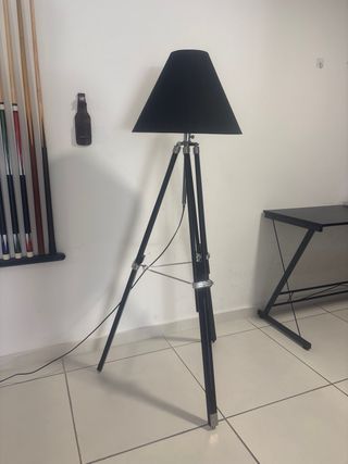 Lámpara de pie diseño negro