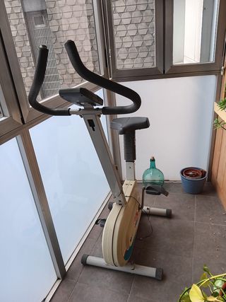 Bicicleta Estática Modelo antiguo, y poco usada,