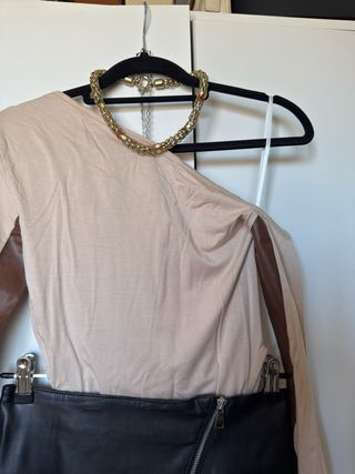 Conjunto Top y Falda Cuero