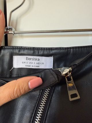 Conjunto Top y Falda Cuero