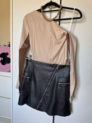 Conjunto Top y Falda Cuero