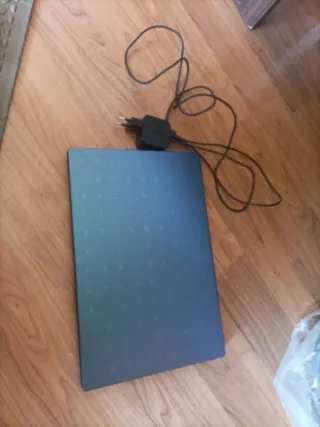 Pack Asus: Portátil, funda, ratón HP, placa refri