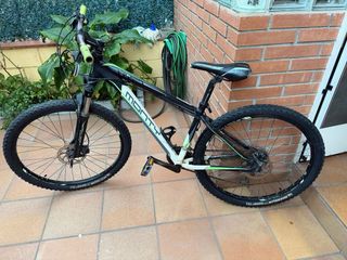 Bicicleta Monty Negra y Blanca