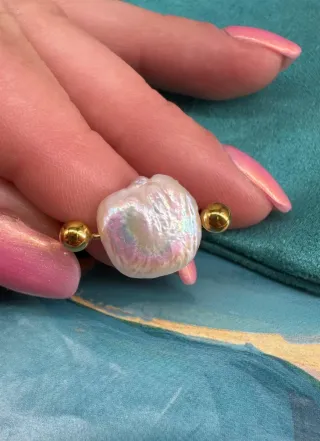 Anillo perla irregular dorado ajustable