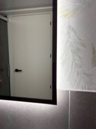 Espejo Baño LED Negro y Blanco