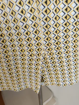 Falda elástica cómoda estampado geométrico