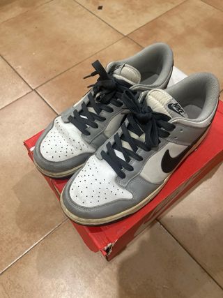 Nike Dunk Low Gris y Blanco
