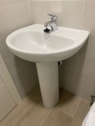 Lavabo de porcelana blanco