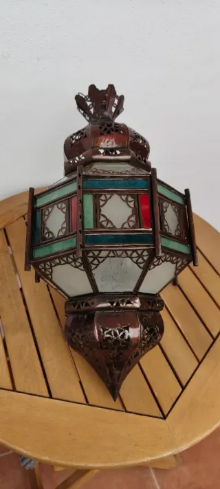 Lámpara árabe de metal y cristal