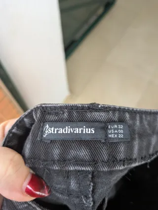 Falda vaquera corta desgastada