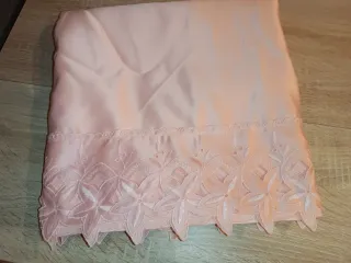 Juego de sábanas satén rosa con encaje